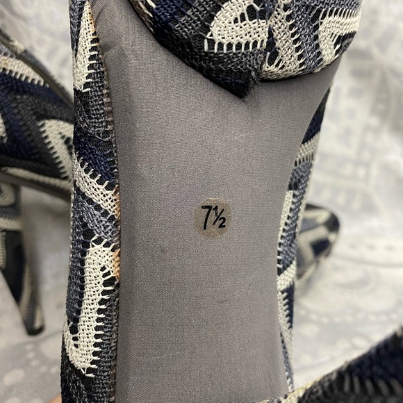 Vintage cute zig zag pattered heels Two Lips - excellent condition. Size 7.5 - Picture 2 of 3